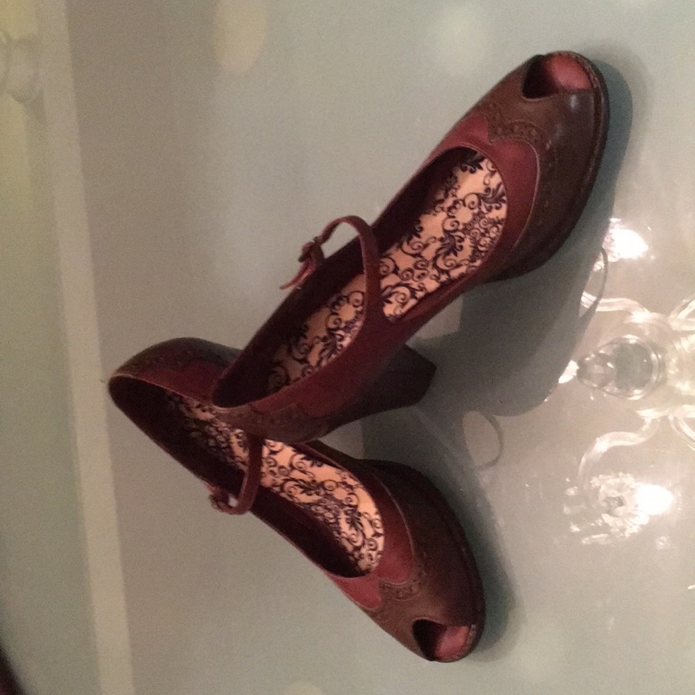 Sassy Aerosoles peep toe ankle strap brn/grn heels